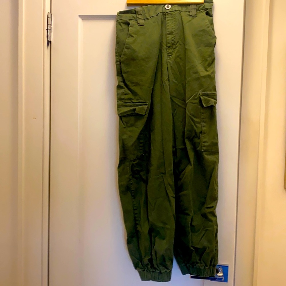 Urban outfitters khaki green cargo pants. Very stylish